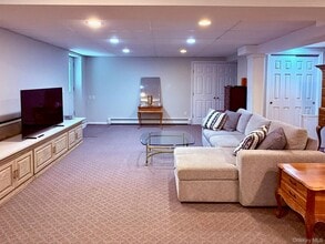 63A Cannon Ct in Huntington, NY - Building Photo - Building Photo