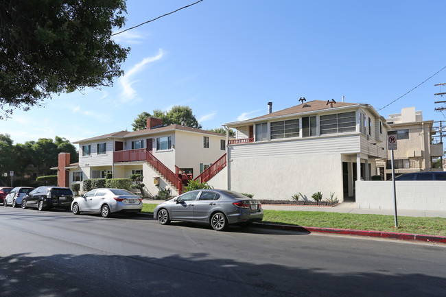 861-875 Westgate Ave in Los Angeles, CA - Building Photo - Building Photo