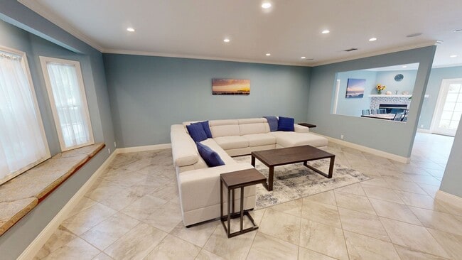 925 10th St in Coronado, CA - Foto de edificio - Building Photo