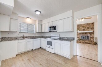6105 Farmingdale Dr in Arlington, TX - Building Photo - Building Photo