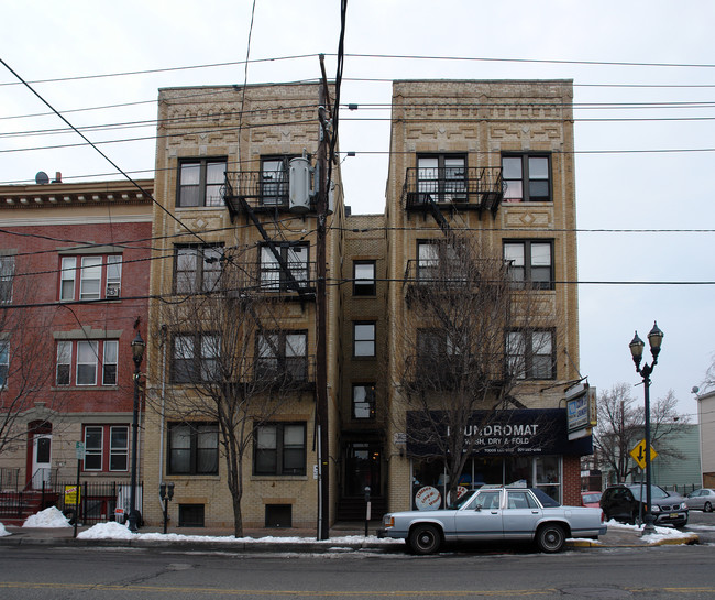 119 60th St in West New York, NJ - Building Photo - Building Photo