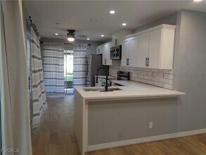6429 Royal Woods Dr in Ft. Myers, FL - Building Photo - Building Photo