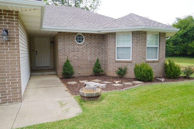 213 E Wilson St in Republic, MO - Building Photo - Building Photo