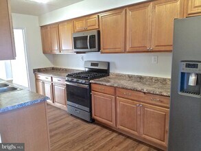 5253 W Running Brook Rd in Columbia, MD - Building Photo - Building Photo