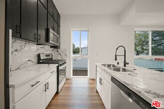8664 Cadillac Ave in Los Angeles, CA - Building Photo - Building Photo