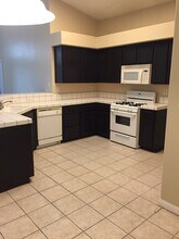 10109 Bay Colony Dr in Bakersfield, CA - Foto de edificio - Building Photo