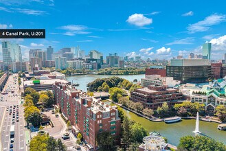4 Canal Park, Unit 201 in Cambridge, MA - Foto de edificio - Building Photo