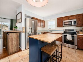 8346 Seabright Dr in Powell, OH - Building Photo - Building Photo