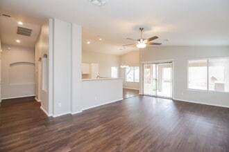 11142 E Catalina Ave in Mesa, AZ - Foto de edificio - Building Photo