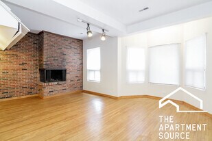 875 W Lill Ave, Unit B3 in Chicago, IL - Building Photo