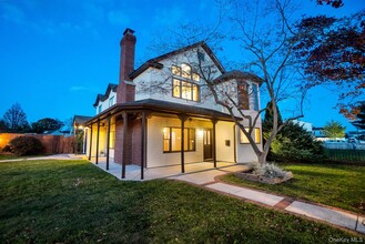 8 Pearl St in Bethpage, NY - Building Photo - Building Photo