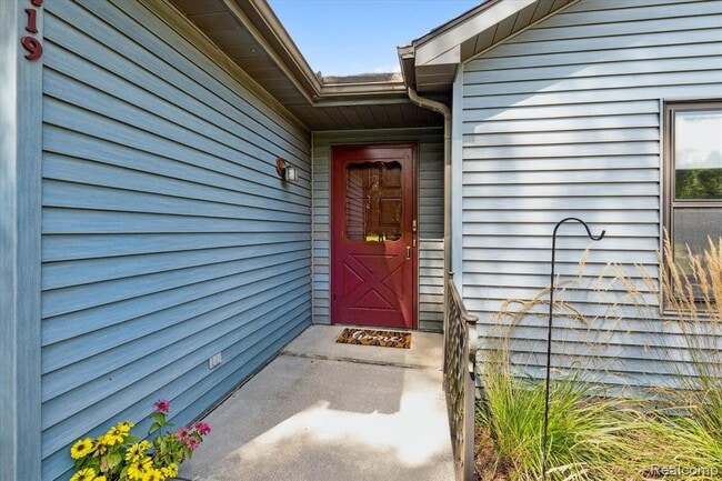 10419 Maple Rd in Hartland, MI - Building Photo - Building Photo
