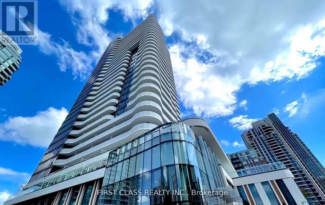 15 Holmes Ave in Toronto, ON - Building Photo