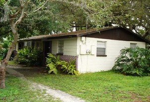 Apts of Greystone Rd in Thonotosassa, FL - Building Photo