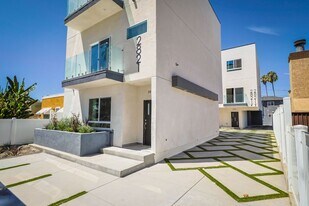 2821 Virginia Rd in Los Angeles, CA - Building Photo