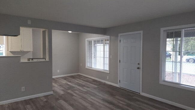 property at 712 Gateway Dr