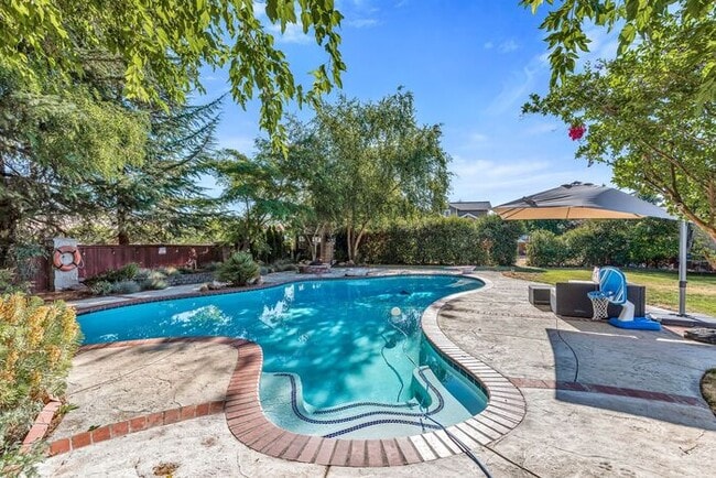 property at 400 Clay St