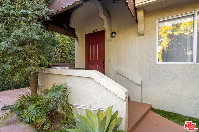 843 N Ogden Dr in Los Angeles, CA - Building Photo - Building Photo