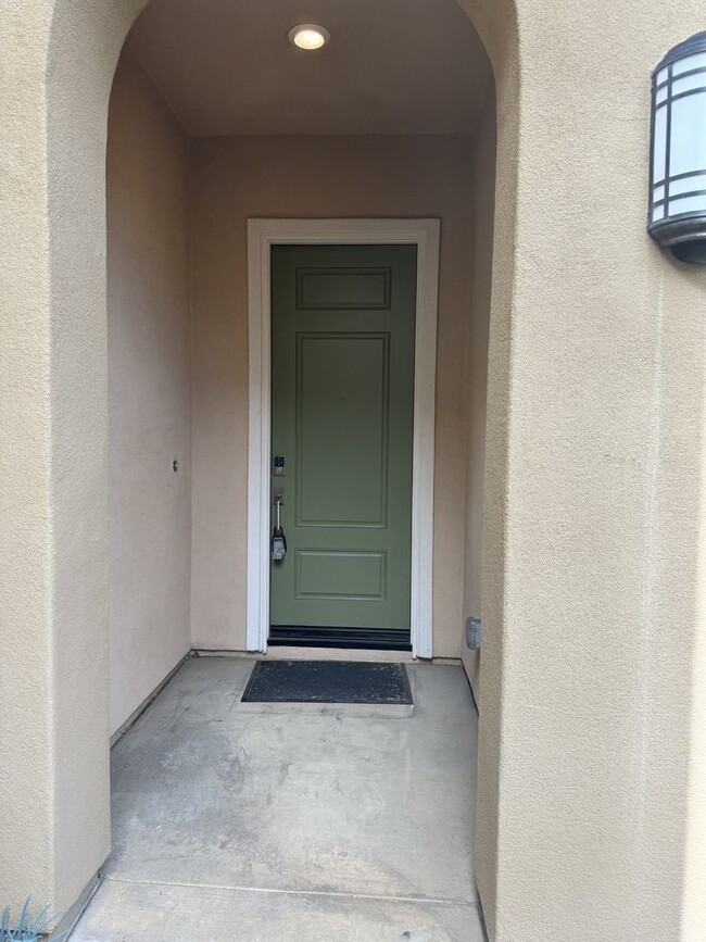 233 Radial in Irvine, CA - Building Photo - Building Photo