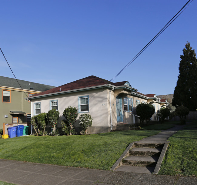 2121-2127 SE Caruthers St in Portland, OR - Foto de edificio - Building Photo