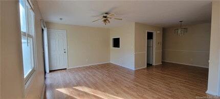 375 Glendale Ave in Bridgeport, CT - Building Photo - Building Photo