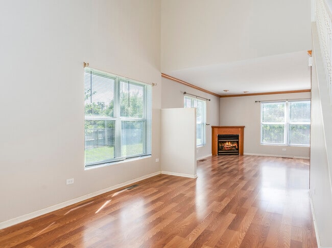 2433 Caton Crest Ct in Crest Hill, IL - Building Photo - Building Photo