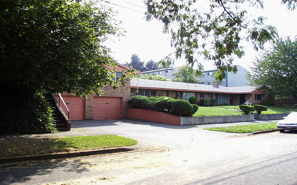 5110-5118 NE Couch St in Portland, OR - Foto de edificio - Building Photo