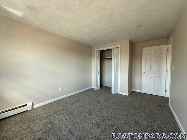 13-27 Kenmar Dr., Unit 34 in Billerica, MA - Foto de edificio - Building Photo