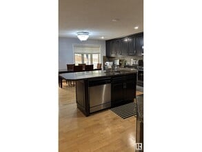 2545 Anderson Way SW in Edmonton, AB - Building Photo - Building Photo