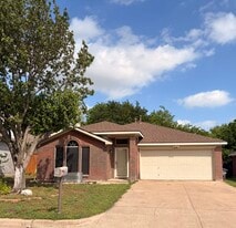 2521 Ensenada Ln in Fort Worth, TX - Building Photo