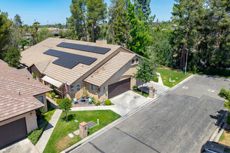 2323 Easthills Dr in Bakersfield, CA - Building Photo - Building Photo