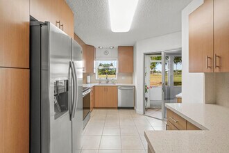 3871 Via Poinciana in Greenacres, FL - Building Photo - Building Photo