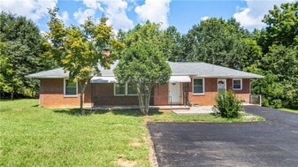 804 Buford Hwy NE in Sugar Hill, GA - Building Photo