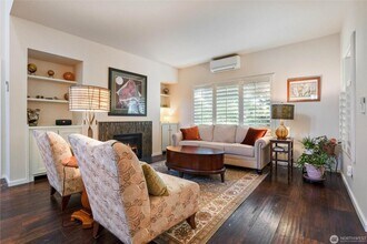 4933 Bering St NW in Gig Harbor, WA - Building Photo - Building Photo