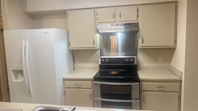 421 Stonecreek Dr in Arlington, TX - Building Photo - Building Photo