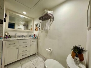 136 NE 19th Ct, Unit 218F in Wilton Manors, FL - Building Photo - Building Photo