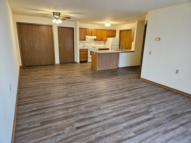 Century Commons Senior Apartments in Waunakee, WI - Foto de edificio - Building Photo