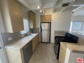 516 N San Vicente Blvd in West Hollywood, CA - Building Photo - Building Photo
