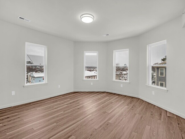 12 Alpine St, Unit 2 in Worcester, MA - Building Photo - Building Photo