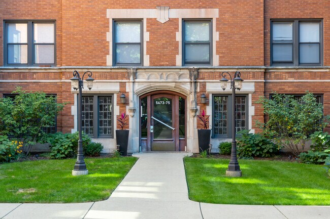 Everett Apartments in Chicago, IL - Foto de edificio - Building Photo