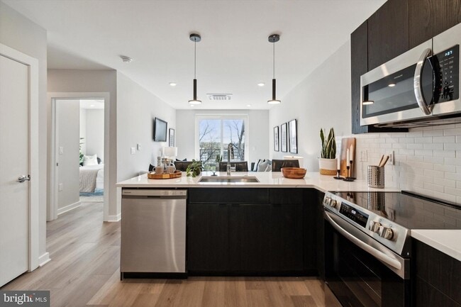 3449 Scotts Ln, Unit 428 in Philadelphia, PA - Foto de edificio - Building Photo