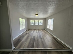 11211 East Bay Rd in Gibsonton, FL - Building Photo - Building Photo