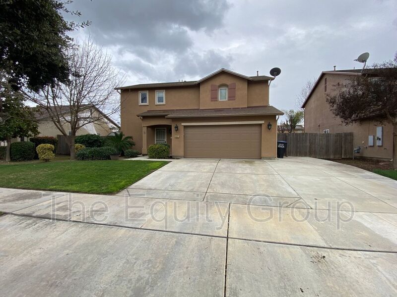 4421 W Elkhorn Ave in Visalia, CA - Building Photo