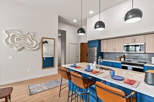 Portal Eugene in Eugene, OR - Building Photo