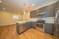 2402 W Jefferson St photo'