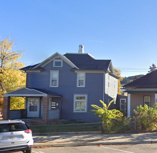 property at 700 N 5th St