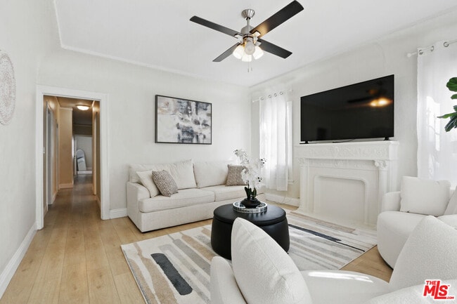 property at 442 N Orange Grove Ave