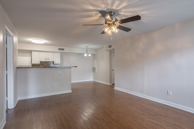 Lakewood Apartments in Tomball, TX - Building Photo - Interior Photo