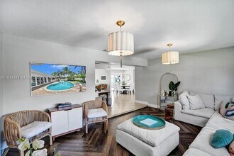 2080 NE 65th St in Fort Lauderdale, FL - Building Photo - Building Photo