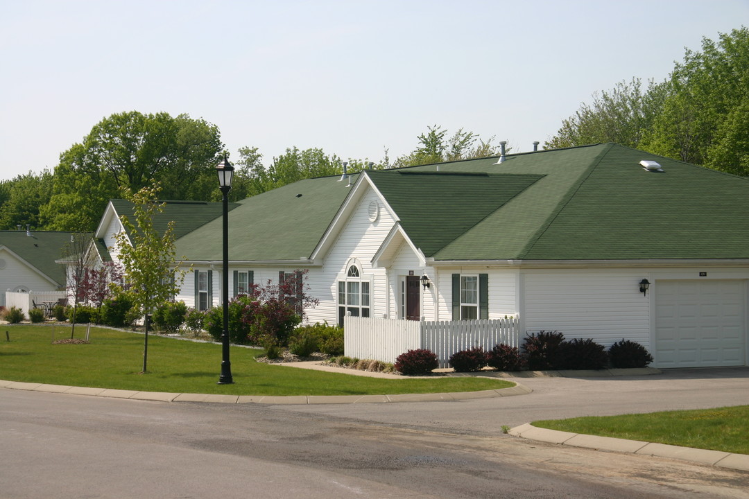 Hermitage Hills Apartments in Hermitage, PA - Building Photo